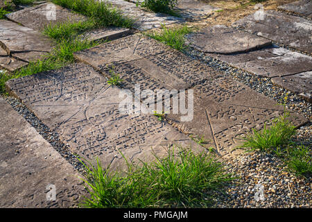 Pierres tombales de l'ancien cimetière juif de Bayonne (Aquitaine - France). Il est considéré comme le plus ancien et le plus grand cimetière juif en France. Banque D'Images