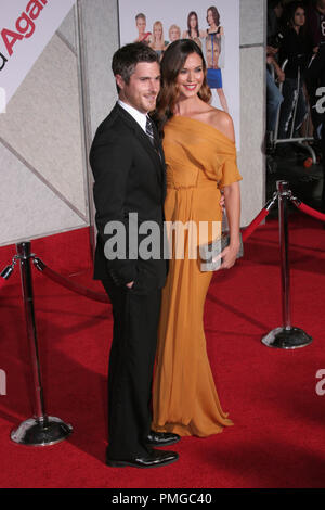 Dave Annabel et Odette Yustman lors de la première mondiale de Touchstone Pictures 'vous'. Arrivants tenue au El Capitan Theatre à Hollywood, CA. Le 22 septembre 2010. Photo par : Richard Chavez / PictureLux 30484 Numéro de référence de dossier 093RAC pour un usage éditorial uniquement - Tous droits réservés Banque D'Images