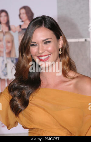 Odette Yustman lors de la première mondiale de Touchstone Pictures 'vous'. Arrivants tenue au El Capitan Theatre à Hollywood, CA. Le 22 septembre 2010. Photo par : Richard Chavez / PictureLux 30484 Numéro de référence de dossier 132RAC pour un usage éditorial uniquement - Tous droits réservés Banque D'Images