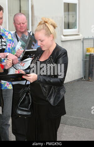 kerry Elliis arrive au venue Cymru Llandudno, pays de Galles Banque D'Images