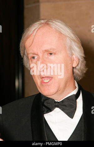 James Cameron à la 14e Annual Art Directors Guild Awards. Arrivants tenue à la salle de bal Internationale au Beverly Hilton Hotel, à Beverly Hills, CA, le 13 février 2010. Photo par PictureLux 30127 Numéro de référence de dossier 22PLX pour un usage éditorial uniquement - Tous droits réservés Banque D'Images