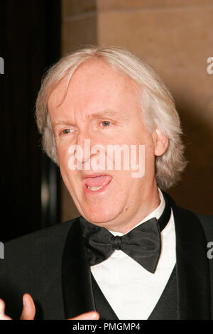 James Cameron à la 14e Annual Art Directors Guild Awards. Arrivants tenue à la salle de bal Internationale au Beverly Hilton Hotel, à Beverly Hills, CA, le 13 février 2010. Photo par PictureLux 30127 Numéro de référence de dossier 23PLX pour un usage éditorial uniquement - Tous droits réservés Banque D'Images