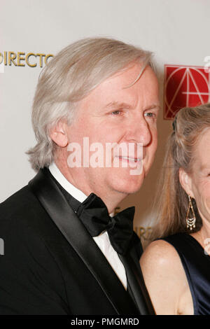 James Cameron à la 14e Annual Art Directors Guild Awards. Arrivants tenue à la salle de bal Internationale au Beverly Hilton Hotel, à Beverly Hills, CA, le 13 février 2010. Photo par PictureLux 30127 Numéro de référence de dossier 37PLX pour un usage éditorial uniquement - Tous droits réservés Banque D'Images