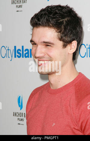 Steven Strait lors de la première de Anchor Bay du Film "City island". Tenue des arrivées du Landmark Theatre de Los Angeles, CA, le 15 mars 2010. Photo par PictureLux 30156 Numéro de référence de dossier 02PLX pour un usage éditorial uniquement - Tous droits réservés Banque D'Images