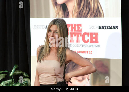 Jennifer Aniston lors de la première mondiale de Miramax Films et Photos Le commutateur "mandat". Arrivants tenue à l'Arclight Theatre à Hollywood, CA. Le 16 août 2010. Photo par : Richard Chavez / PictureLux 30417 Numéro de référence de dossier 061RAC pour un usage éditorial uniquement - Tous droits réservés Banque D'Images