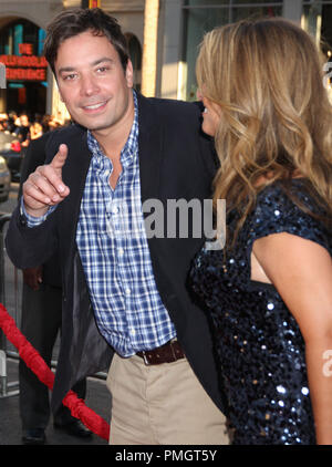 Jimmy Fallon et femme Nancy Juvonen au Los Angeles Premiere de Going the Distance tenue au Grauman's Chinese Theatre à Hollywood, CA le lundi 23 août 2010. Photo par Pedro Ulayan Pacifique Photo Presse /fichier PictureLux référence #  30438 093PLX pour un usage éditorial uniquement - Tous droits réservés Banque D'Images