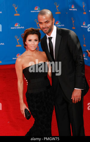 Eva Longoria et Tony Parker au 62e Primetime Emmy Awards tenue au Nokia Theatre de Los Angeles, CA, le 29 août 2010. Photo © Joseph Martinez/Picturelux - Tous droits réservés. Référence de fichier #  30450 117 JM pour un usage éditorial uniquement - Banque D'Images