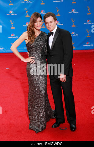 Michael C. Hall et Jennifer Carpenter au 62e Primetime Emmy Awards tenue au Nokia Theatre de Los Angeles, CA, le 29 août 2010. Photo © Joseph Martinez/Picturelux - Tous droits réservés. Référence #  30450 Fichier 208JM pour un usage éditorial uniquement - Banque D'Images