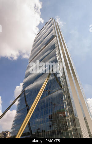 Allianz Tour, alias "Le gratte-ciel dritto" immeuble de grande hauteur, conçue dans le quartier CityLife. Milan, Italie, par le célèbre architecte japonais Arata Isozak Banque D'Images