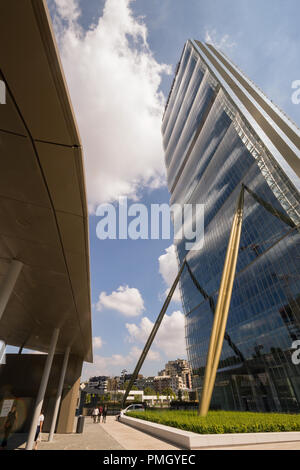 Allianz Tour, alias "Le gratte-ciel dritto" immeuble de grande hauteur, conçue dans le quartier CityLife. Milan, Italie, par l'architecte japonais Arata Isozak Banque D'Images