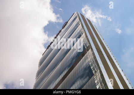 Allianz Tour, alias "Le gratte-ciel dritto" immeuble de grande hauteur, conçue dans le quartier CityLife. Milan, Italie, par le célèbre architecte japonais Arata Isozak Banque D'Images