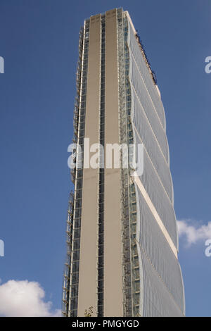 Allianz Tour, alias "Le gratte-ciel dritto" immeuble de grande hauteur, conçue dans le quartier CityLife. Milan, Italie, par le célèbre architecte japonais Arata Isozak Banque D'Images