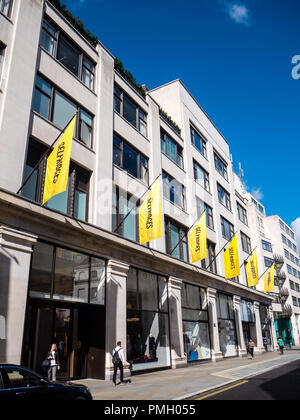 Drapeaux jaunes, Selfridges, Oxford Street, London, England, UK, FR. Banque D'Images