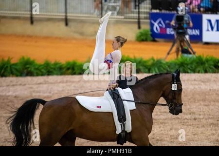 Tryon, North Carolina, USA . 18 Sep, 2018. Lucy Phillips. Demezza. S'attarder Julie Newell. GBR. Vaulting. Les femmes la concurrence. Jour 7. Les Jeux équestres mondiaux. WEG 2018 Tryon. La Caroline du Nord. USA. 18/09/2018. Credit : Sport en images/Alamy Live News Banque D'Images