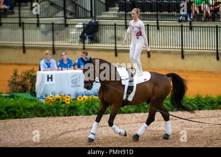 Tryon, North Carolina, USA . 18 Sep, 2018. Lucy Phillips. Demezza. S'attarder Julie Newell. GBR. Vaulting. Les femmes la concurrence. Jour 7. Les Jeux équestres mondiaux. WEG 2018 Tryon. La Caroline du Nord. USA. 18/09/2018. Credit : Sport en images/Alamy Live News Banque D'Images