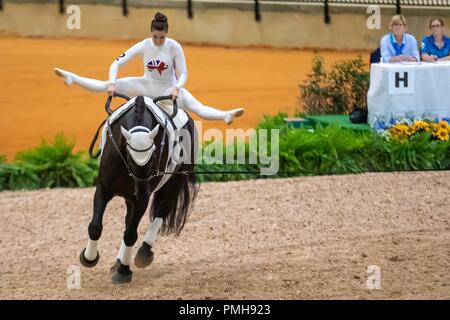 Tryon, North Carolina, USA . 18 Sep, 2018. Rebecca Norval. 23 d'Édimbourg. Lunger Saacha de Ambrossio. GBR. Vaulting. Les femmes la concurrence. Jour 7. Les Jeux équestres mondiaux. WEG 2018 Tryon. La Caroline du Nord. USA. 18/09/2018. Credit : Sport en images/Alamy Live News Banque D'Images