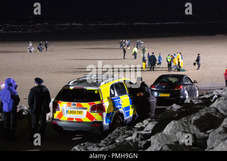 Morecambe, Lancashire, United Kiingdom, 18 août 2018. ITV ont été filmer leur nouvelle partie 6 crime drama sur Sandylands Beach dans la baie de Morecambe, qui a été co-créé par Richard Clark et Daragh Carville,T est basée à Morecambe et a impliqué le tournage en station et à Manchester. La troupe dirigée par Jonas Armstrong Morvern Christie inclut Tracie Bennett, Lindsey Coulson, Chanel Cresswell, Louis Greatorex, Adam Long Taheen Modak et Daniel Ryan Credit : photographier Nord/Alamy Live News Banque D'Images