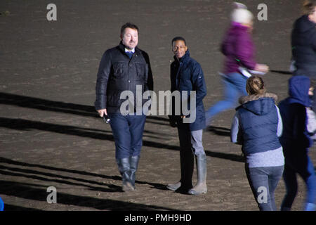 Morecambe, Lancashire, United Kiingdom, 18 août 2018. ITV ont été filmer leur nouvelle partie 6 crime drama sur Sandylands Beach dans la baie de Morecambe, qui a été co-créé par Richard Clark et Daragh Carville,T est basée à Morecambe et a impliqué le tournage en station et à Manchester. La troupe dirigée par Jonas Armstrong Morvern Christie inclut Tracie Bennett, Lindsey Coulson, Chanel Cresswell, Louis Greatorex, Adam Long Taheen Modak et Daniel Ryan Credit : photographier Nord/Alamy Live News Banque D'Images