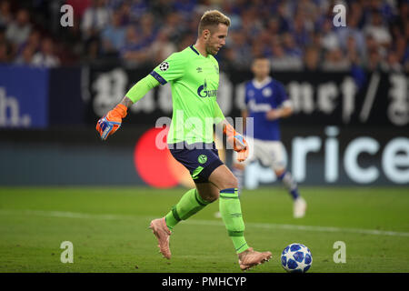 Gelsenkirchen, Allemagne. 18 Sep, 2018. 18.09.2018, saison 2018/2019, Football, Ligue des Champions, 1. journée - FC Schalke 04 - FC Porto Ralf Fahrmann (FC Schalke 04) | Le monde d'utilisation : dpa Crédit/Alamy Live News Banque D'Images