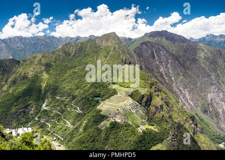 Vue aérienne de Machu Picchu depuis le sommet du Huayna Picchu. Banque D'Images