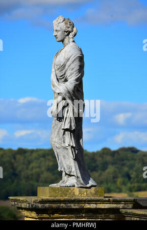 Statue sur le Temple des quatre vents à Castle Howard, North Yorkshire, England UK Banque D'Images