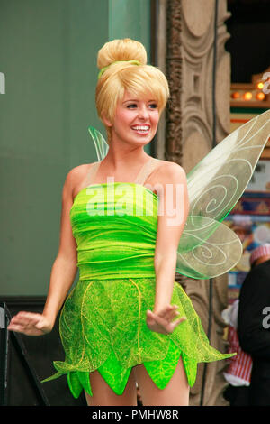 Tinker Bell à la Chambre de commerce de Hollywood cérémonie en l'honneur de Tinker Bell avec le 2,418ème étoile sur le Hollywood Walk of Fame sur Hollywood Boulevard à Hollywood, CA, le 21 septembre, 2010 Photo par PictureLux 30478 Numéro de référence de dossier 012PLX pour un usage éditorial uniquement - Tous droits réservés Banque D'Images