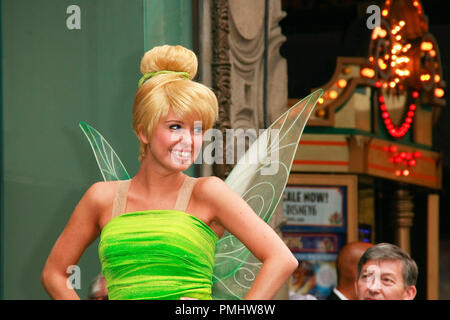 Tinker Bell à la Chambre de commerce de Hollywood cérémonie en l'honneur de Tinker Bell avec le 2,418ème étoile sur le Hollywood Walk of Fame sur Hollywood Boulevard à Hollywood, CA, le 21 septembre, 2010 Photo par PictureLux 30478 Numéro de référence de dossier 014PLX pour un usage éditorial uniquement - Tous droits réservés Banque D'Images