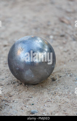 Jeu de balle de métal dans la région de pétanque Banque D'Images