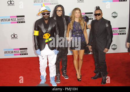 Black Eyed Peas à l'arrivée des AMERICAN MUSIC AWARDS 2010 qui a eu lieu au Nokia Theatre LA Vivre à Los Angeles, CA. L'événement a eu lieu le dimanche, 21 novembre 2010. Photo par Jésus Jimenez Pacifique Photo Presse. Référence #  30722 Fichier 002PLX pour un usage éditorial uniquement - Tous droits réservés Banque D'Images