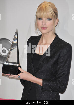 Taylor Swift à l'American Music Awards 2010 - Salle de presse tenue au Nokia Theatre L.A. Vivre à Los Angeles, CA. L'événement a eu lieu le dimanche, 21 novembre 2010. Photo par RPAC Photo Presse Pacific Rim. Référence #  30722 Fichier 228PLX pour un usage éditorial uniquement - Tous droits réservés Banque D'Images