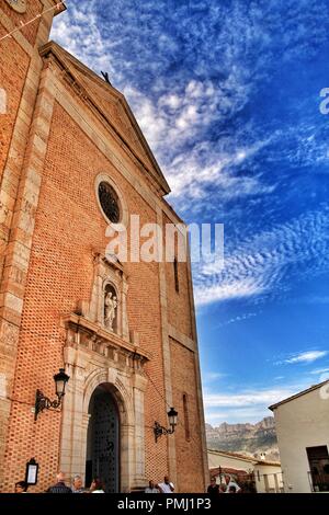 L'église Nuestra Señora del Consuelo à Altea square en été Banque D'Images