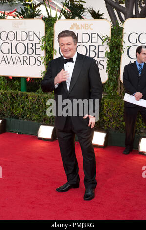 Nommé pour la MEILLEURE PERFORMANCE PAR UN ACTEUR DANS UNE SÉRIE TÉLÉVISÉE MUSICALE OU COMIQUE Ð pour son rôle dans Ò30 RockÓ (NBC), l'acteur Alec Baldwin assiste à la 68e assemblée annuelle Golden Globes Awards au Beverly Hilton de Los Angeles, CA le dimanche, 16 janvier 2011. Référence de fichier #  30825 651 pour un usage éditorial uniquement - Tous droits réservés Banque D'Images