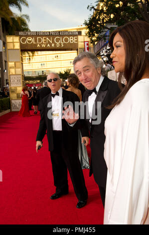 Récipiendaire du prix Cecil B. DeMille Robert De Niro et Grace Hightower assister à la 68e assemblée annuelle Golden Globes Awards au Beverly Hilton de Los Angeles, CA le dimanche, 16 janvier 2011. Référence de fichier #  30825 810 pour un usage éditorial uniquement - Tous droits réservés Banque D'Images