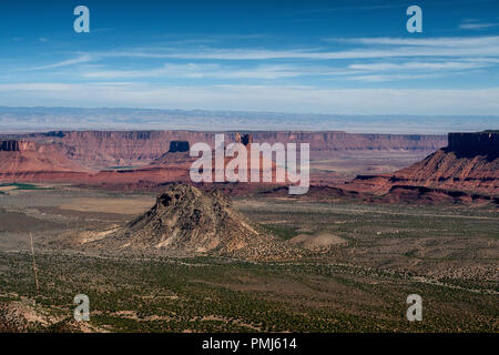 La vue dans la vallée de Château de la Porcupine Rim Trail, situé près de Moab, Utah, USA. Banque D'Images