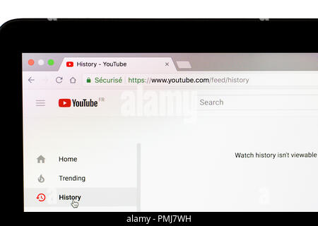 YAINVILLE, FRANCE - Le 18 septembre 2018. Page de l'histoire de youtube sur service de partage d'écran d'ordinateur portable de près. International Internet service. Banque D'Images