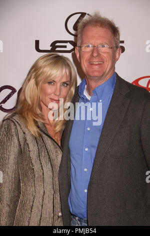 Ed Begley Jr. et épouse Rachelle Carson Begley 16/10/2010, 2010 Prix EMA @Warner Bros Studios, à Burbank Photo par Izumi Hasegawa/HNW-Photo.com PictureLux #  de référence /fichier 30578 003PLX pour un usage éditorial uniquement - Tous droits réservés Banque D'Images