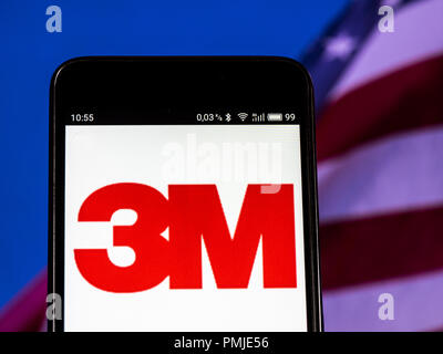 Logo de l'entreprise de fabrication de 3M vu affichée sur un téléphone intelligent. La société 3M, autrefois connu sous le nom de Minnesota Mining and Manufacturing Company, est un conglomérat multinational corporation opérant dans les domaines de l'industrie, de la santé et des biens de consommation. Banque D'Images