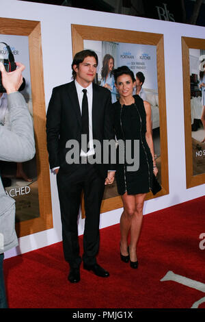 Ashton Kutcher et Demi Moore à la première de Paramount Pictures' 'No Strings Attached'. Tenue des arrivées au Regency Village Theatre de Westwood, CA, le mardi 11 janvier 2011. Photo par Joe Martinez / PictureLux Banque D'Images