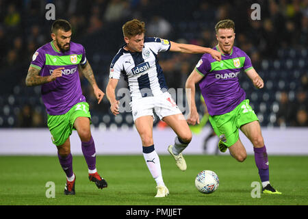 West Bromwich Albion's Harvey Barnes (centre) s'éloigne de la ville de Bristol's Marlon Pack (à gauche) et Marley Watkins pendant le ciel parier match de championnat Au The Hawthorns, West Bromwich. Banque D'Images