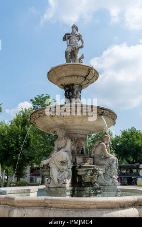 Fontaine Danubius Deak Ferenc ter dans. Il représente le Danube, Tisza, Sava et Drava. Banque D'Images