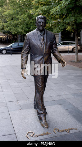 Budapest, Hongrie - 3 août 2018 : statue en bronze de l'ancien président Ronald Reagan de United States Banque D'Images