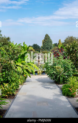Le jardin exotique fontaine à RHS Wisley Gardens, Surrey, UK Banque D'Images