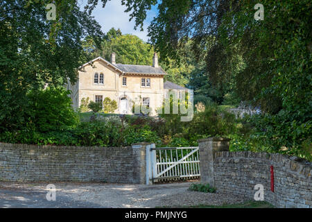 L'ancien presbytère dans le village de Cotswold Bagendon, Cotswolds, Gloucestershire, Angleterre Banque D'Images