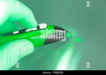 Souris optique usb stylo numérique bluetooth wifi ordinateur écrit avec cliquez sur bouton et molette. Banque D'Images