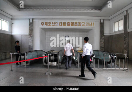 Entrée de la station de métro Puhung de Pyongyang Banque D'Images