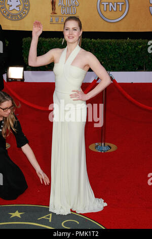 Amy Adams à la 17e édition des Screen Actors Guild Awards. Tenue des arrivées au Shrine Exposition Center de Los Angeles, CA, le 30 janvier 2011. Photo par Joe Martinez / PictureLux Banque D'Images