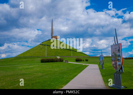 MINSK, BELARUS - 01 MAI 2018 : Superbe vue sur le complexe architectural et sculptural avec la stèle, Minsk-Hero Ville et le Musée de la Grande Guerre Patriotique à Minsk Banque D'Images