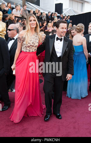 Mark Wahlberg,-Oscar pour le Meilleur Film de l'année, arrive avec Rhea Durham de la 83rd Annual Academy Awards au Kodak Theatre à Hollywood, CA, le 27 février 2011. Référence de fichier #  30871 293 pour un usage éditorial uniquement - Tous droits réservés Banque D'Images