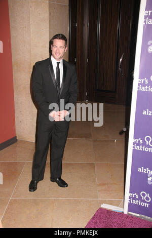 Luke MacFarlane le 16/03/11, 19e Congrès annuel de la maladie d'intérêt 'A night at Sardi's" @ Beverly Hilton Hotel, Los Angeles, Photo par Izumi / PictureLux www.HollywoodNewsWire.net /Hasegawa Banque D'Images