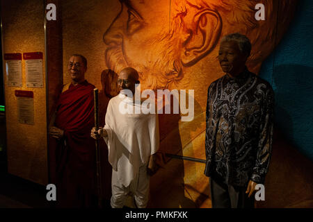 Le Mahatma Gandhi, le Dalaï Lama et Nelson Mandela dans la cire au Musée de Cire Madame Tussauds. Asmterdam, Pays-Bas Banque D'Images